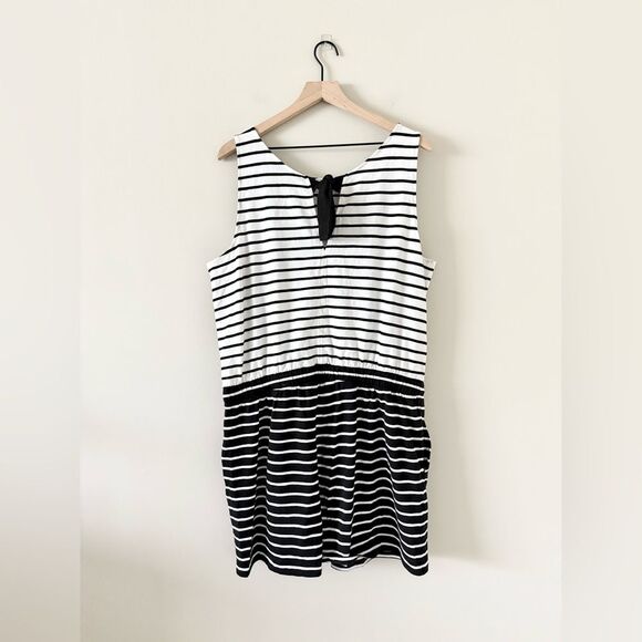 Vineyard Vines Tie Back Sleeveless Romper in Mixed Stripe Black & White -Size XL - Picture 5 of 7